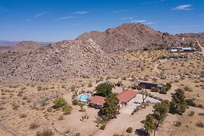 Desert Shadows by Avantstay Breathtaking Views Pool