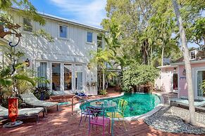 Midnight Cowboy by Avantstay 3 Artistic Spaces