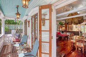 Midnight Cowboy by Avantstay 3 Artistic Spaces