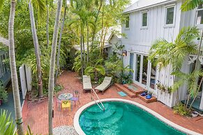 Midnight Cowboy by Avantstay 3 Artistic Spaces