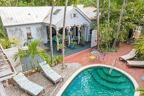 Midnight Cowboy by Avantstay 3 Artistic Spaces