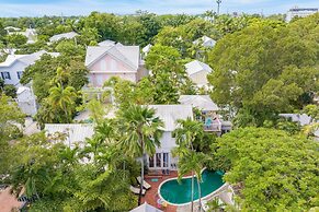 Midnight Cowboy by Avantstay 3 Artistic Spaces