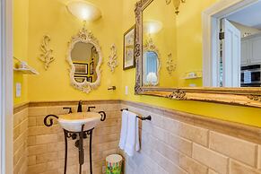 Midnight Cowboy by Avantstay 3 Artistic Spaces