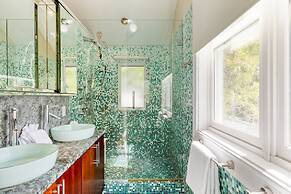 Midnight Cowboy by Avantstay 3 Artistic Spaces