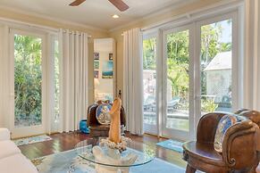 Midnight Cowboy by Avantstay 3 Artistic Spaces