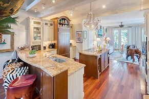 Midnight Cowboy by Avantstay 3 Artistic Spaces