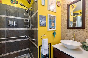 Midnight Cowboy by Avantstay 3 Artistic Spaces