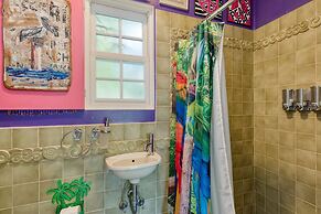 Midnight Cowboy by Avantstay 3 Artistic Spaces