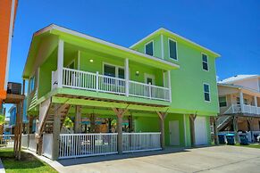 Reel Life Dreams by Avantstay Pool Near Beach