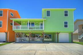 Reel Life Dreams by Avantstay Pool Near Beach