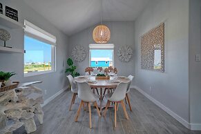 Blutopia by Avantstay Outdoor Lounge w Bar