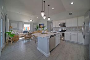 Blutopia by Avantstay Outdoor Lounge w Bar