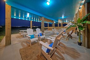 Blutopia by Avantstay Outdoor Lounge w Bar