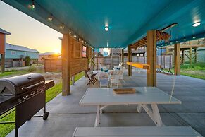 Blutopia by Avantstay Outdoor Lounge w Bar