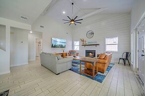 Palm House by Avantstay Pool Game Room Patio