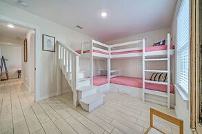 Palm House by Avantstay Pool Game Room Patio