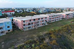 Rise N Beach by Avantstay Beachfront w Pool