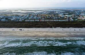 Rise N Beach by Avantstay Beachfront w Pool