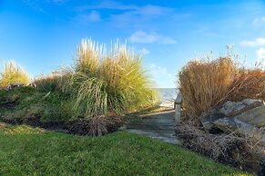 Bay Cottage by Avantstay Waterfront Pier Pond