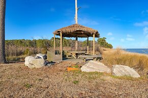 Bay Cottage by Avantstay Waterfront Pier Pond