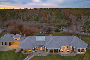 Bay House by Avantstay Waterfront Pier Pond