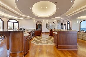 Bay House by Avantstay Waterfront Pier Pond