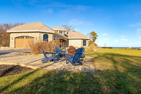 Bay House by Avantstay Waterfront Pier Pond