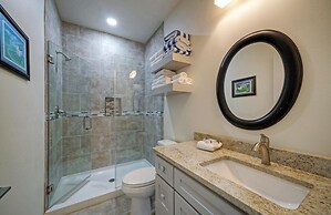 Marlin Madness by Avantstay Waterfront Getaway w Community Pool Boat D