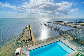 Marlin Madness by Avantstay Waterfront Getaway w Community Pool Boat D