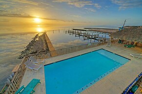 Marlin Madness by Avantstay Waterfront Getaway w Community Pool Boat D