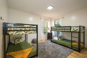 Modern Escape by Avanstay Views 10min to Town