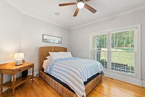 Jake s Lake House by Avantstay Lake Gazebo