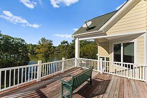 Jake s Lake House by Avantstay Lake Gazebo
