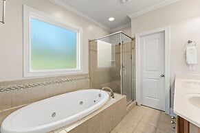 Jake s Lake House by Avantstay Lake Gazebo