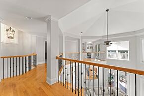 Jake s Lake House by Avantstay Lake Gazebo