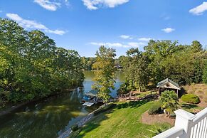 Jake s Lake House by Avantstay Lake Gazebo