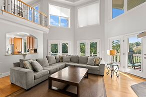 Jake s Lake House by Avantstay Lake Gazebo