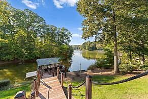 Jake s Lake House by Avantstay Lake Gazebo