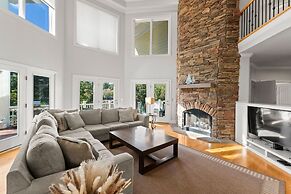 Jake s Lake House by Avantstay Lake Gazebo