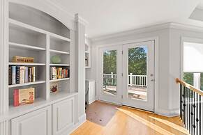 Jake s Lake House by Avantstay Lake Gazebo