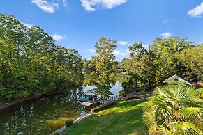 Jake s Lake House by Avantstay Lake Gazebo