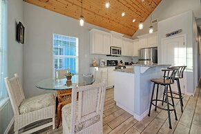 Oscar s Lodge by Avantstay Dock Pool Access