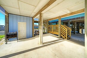 Oscar s Lodge by Avantstay Dock Pool Access