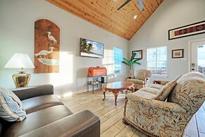 Oscar s Lodge by Avantstay Dock Pool Access