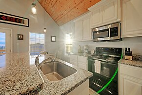 Oscar s Lodge by Avantstay Dock Pool Access