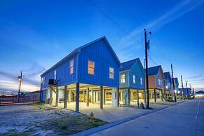 Oscar s Lodge by Avantstay Dock Pool Access