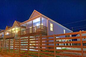 Oscar s Lodge by Avantstay Dock Pool Access