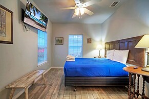 Oscar s Lodge by Avantstay Dock Pool Access