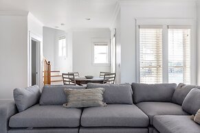 Golden Horizon by Avantstay Walk 2 Beach Pets Ok