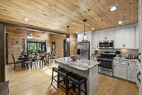 Bankhead Lodge by Avantstay Waterfront Log Cabin